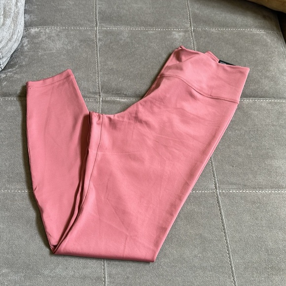 Nike Performance Top in Dusty Pink - Picture 9 of 10